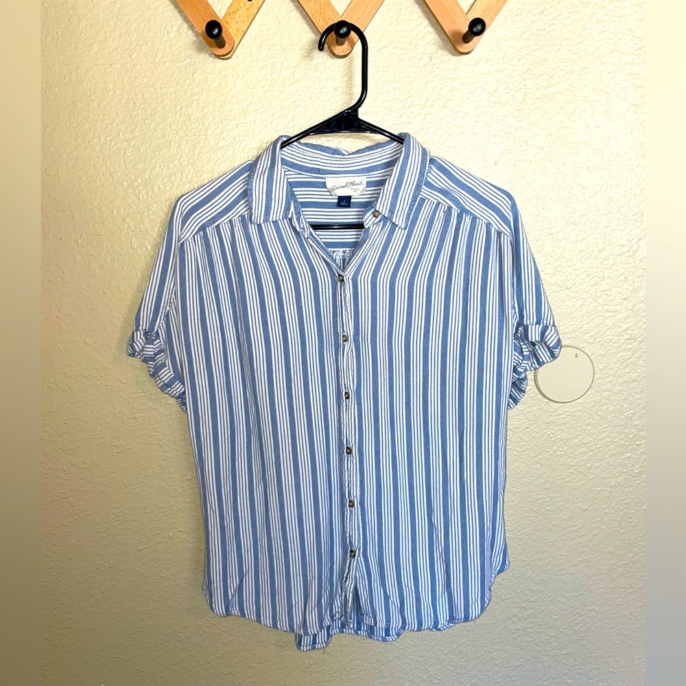 Universal Thread Short Sleeve Striped Blue Button Down - Small
